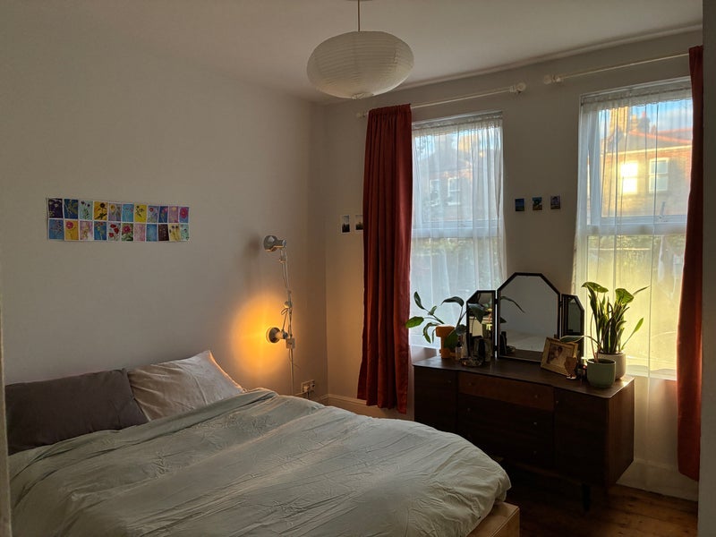Flat Blyth Road in Greater London