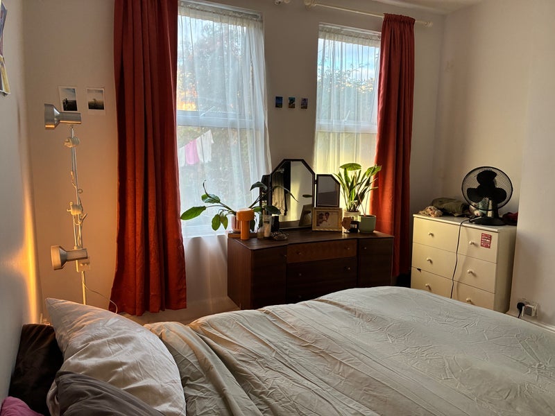Flat Blyth Road in Greater London