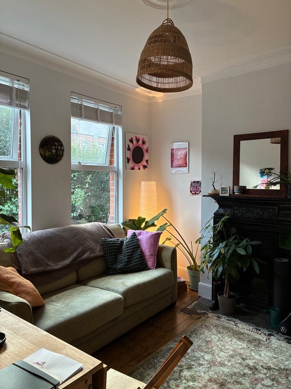 Flat Blyth Road in Greater London