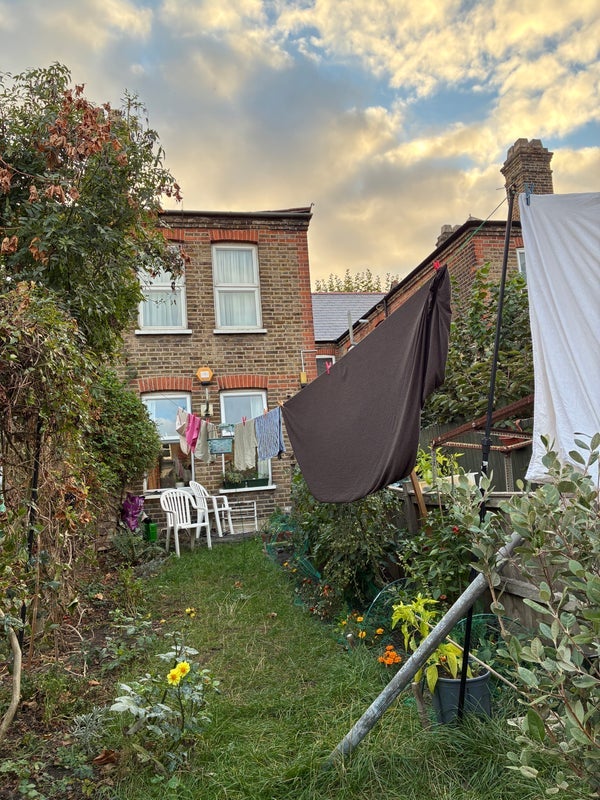 Flat Blyth Road in Greater London