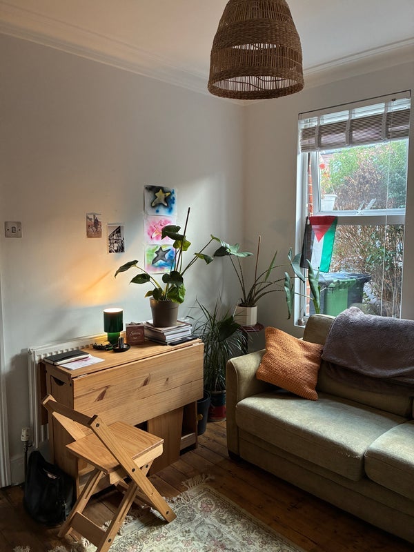 Flat Blyth Road in Greater London