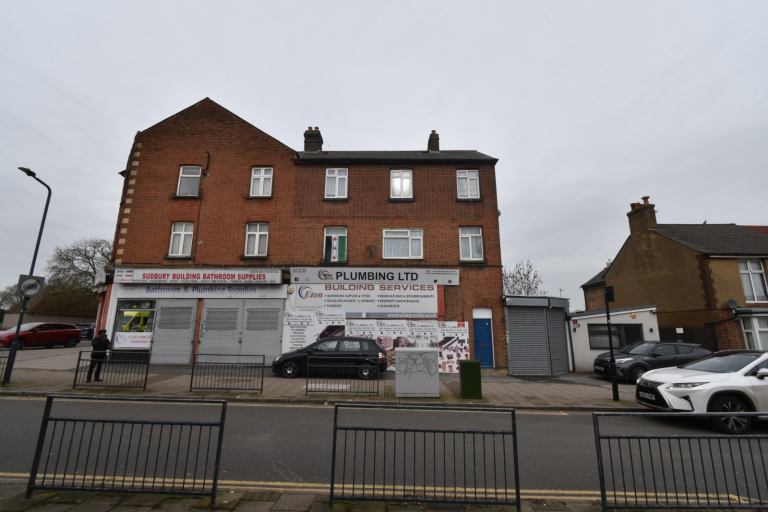 Flat Watford Road in Greater London