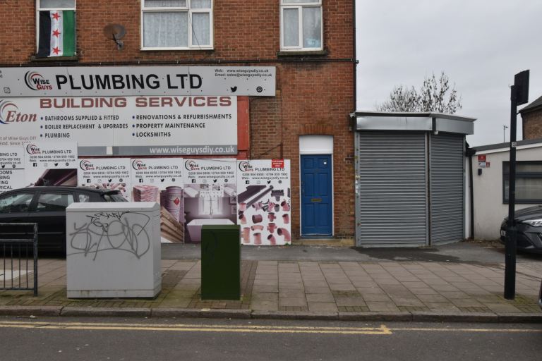 Flat Watford Road in Greater London