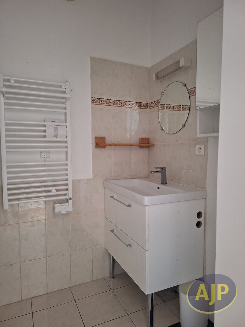 Appartement D 25 à Charras