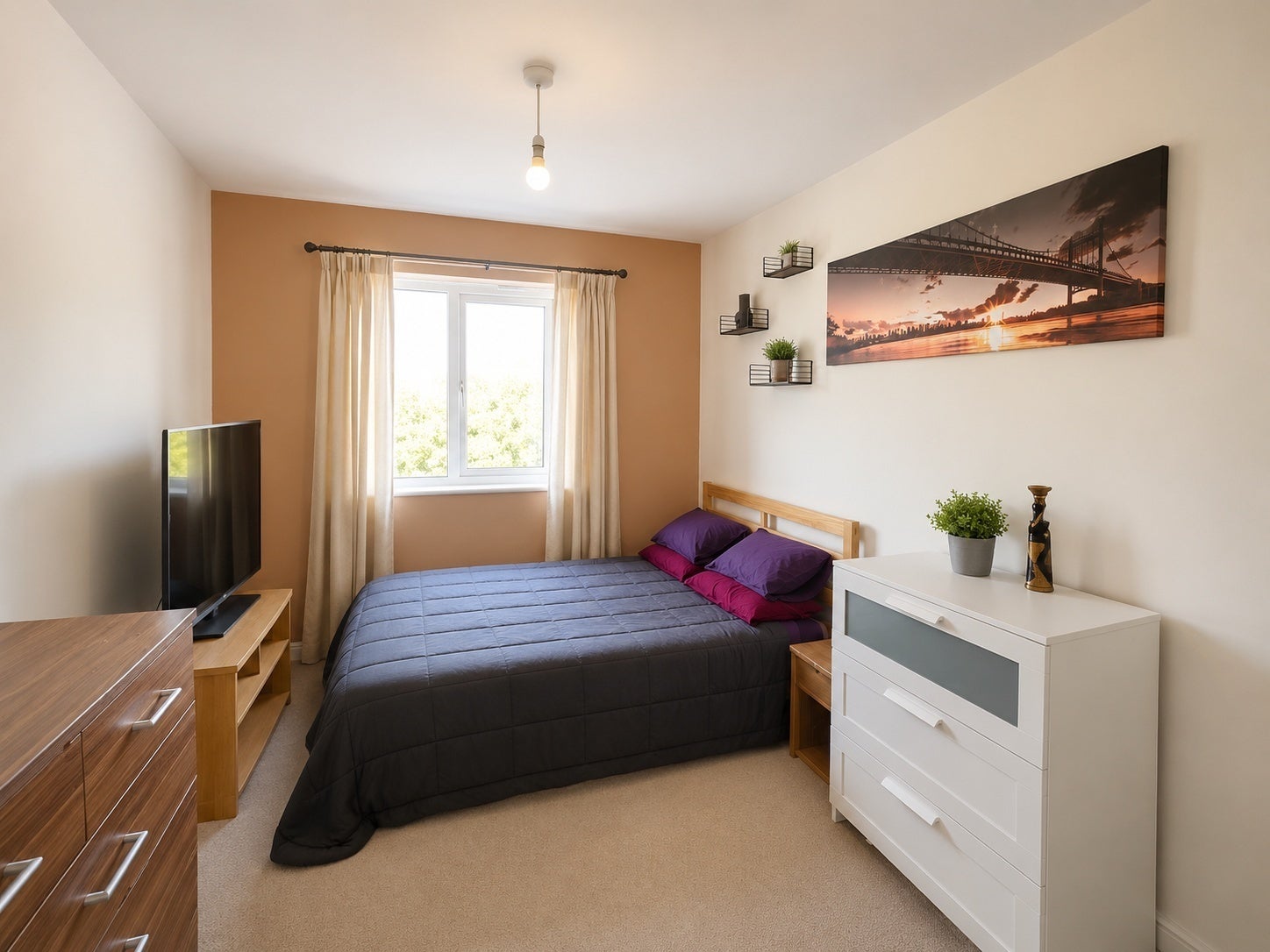 Flat Hampden Way in High Wycombe Community Board