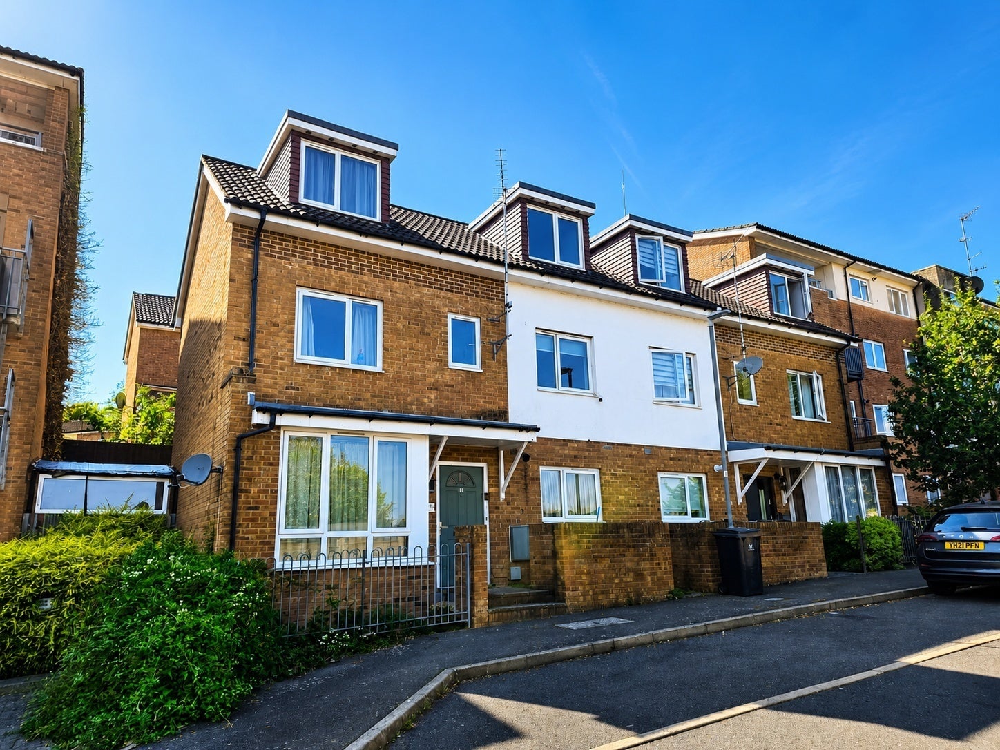 Flat Hampden Way in High Wycombe Community Board