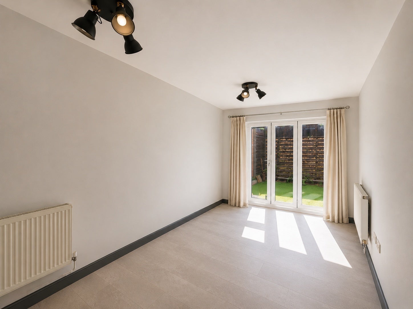 Flat Hampden Way in High Wycombe Community Board