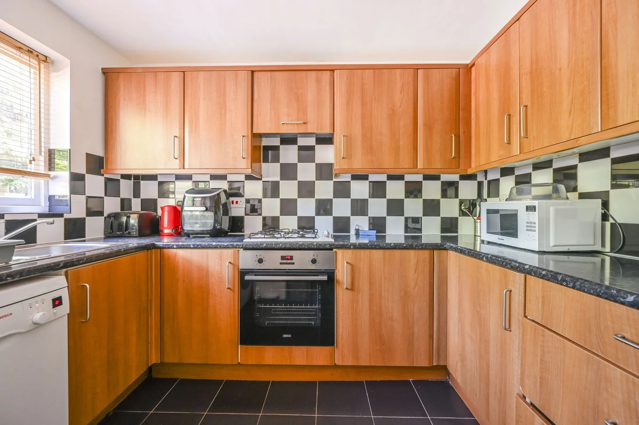 Flat Telegraph Place in Greater London