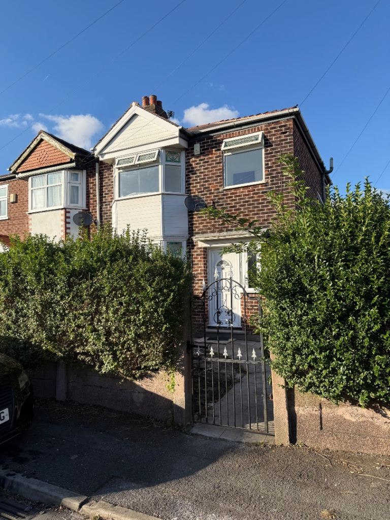 House Ringwood Avenue in Manchester