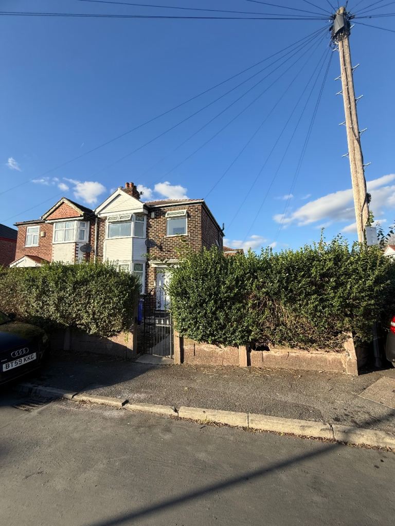 House Ringwood Avenue in Manchester