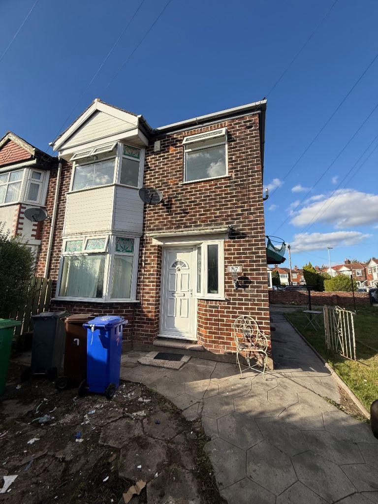 House Ringwood Avenue in Manchester
