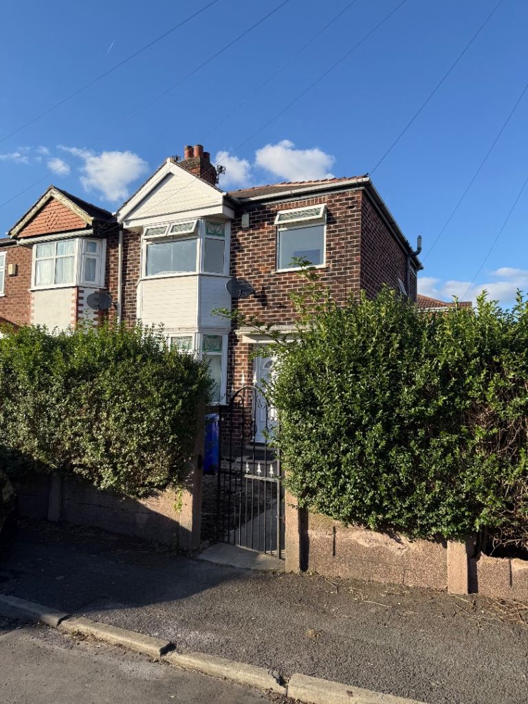 House Ringwood Avenue in Manchester
