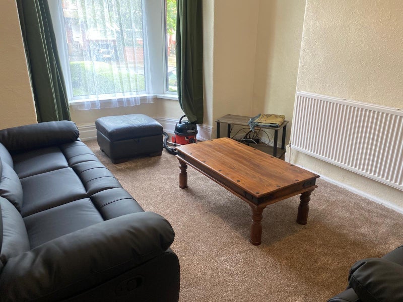 Room Eastwood Avenue in Manchester