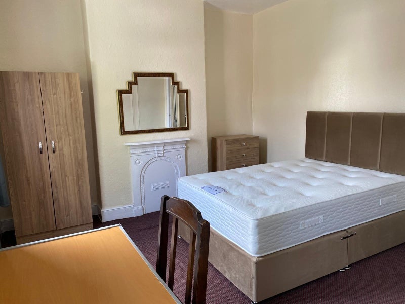 Room Eastwood Avenue in Manchester