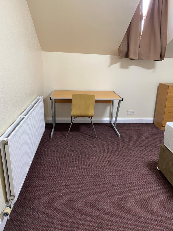 Room Eastwood Avenue in Manchester