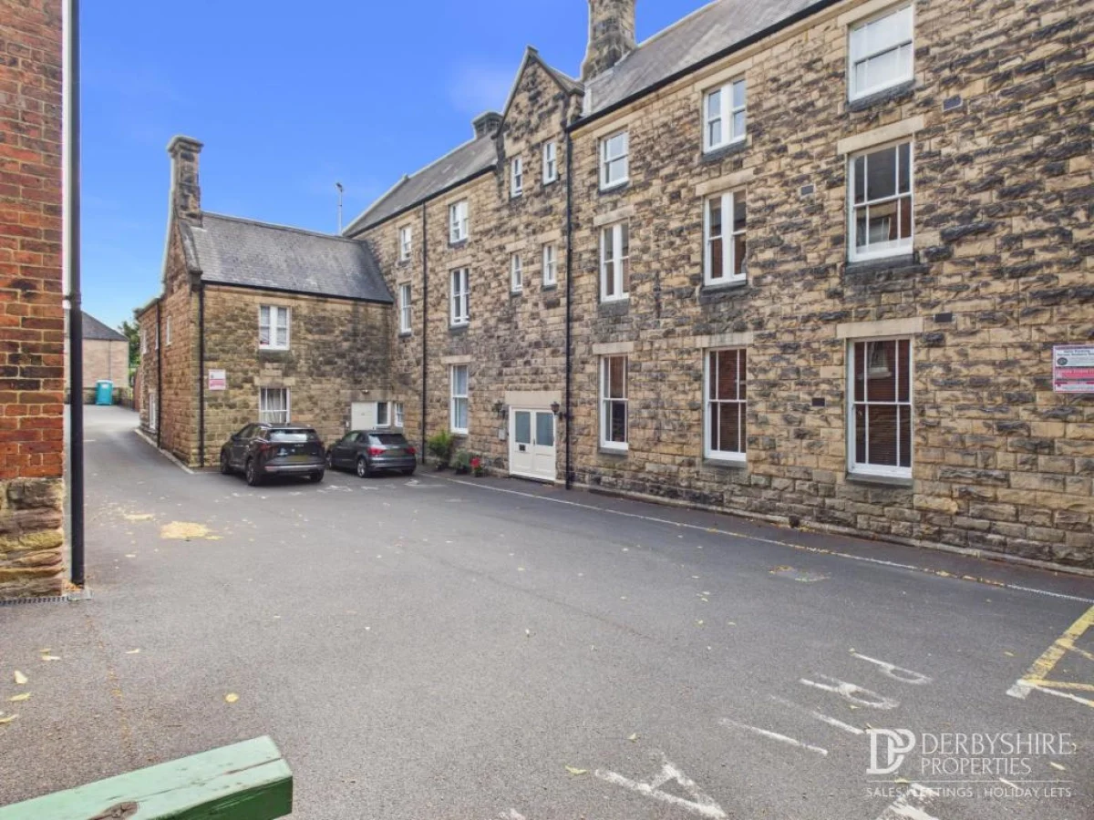 Flat St Laurence Gardens in Amber Valley