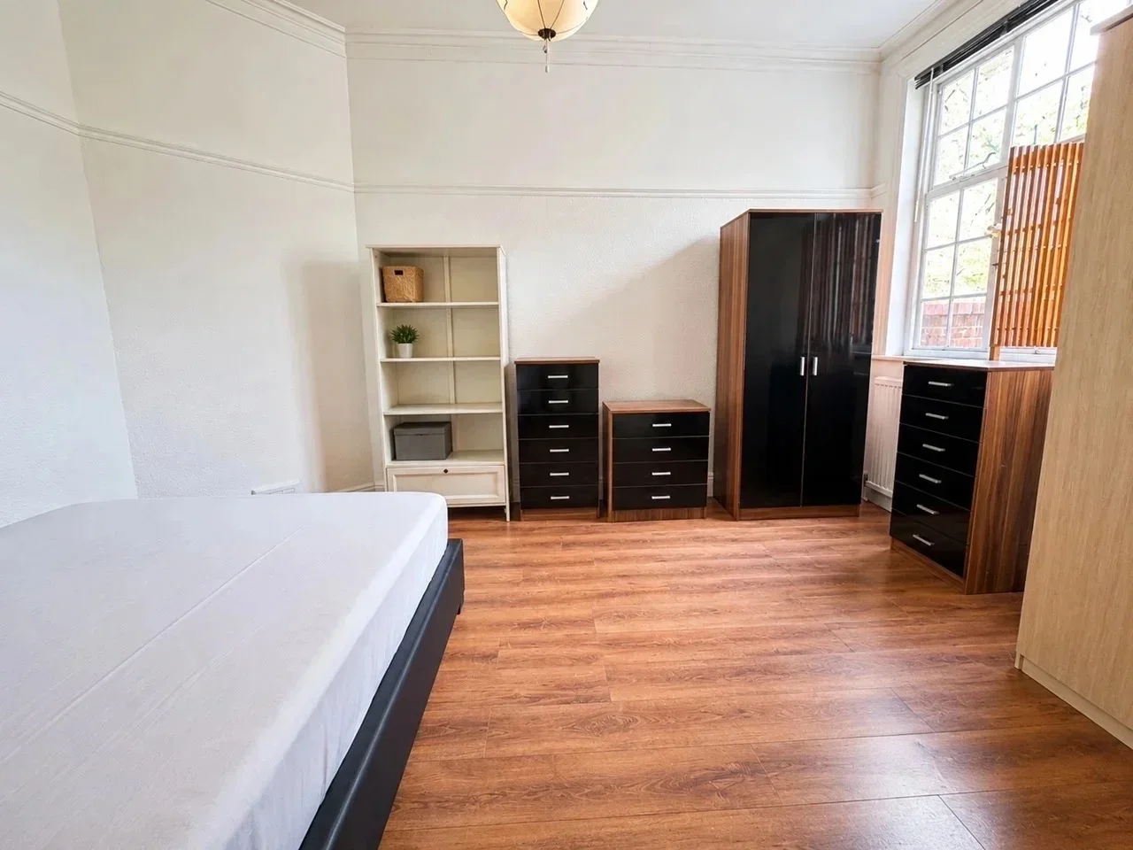 Flat Wyatt Park Road in Greater London