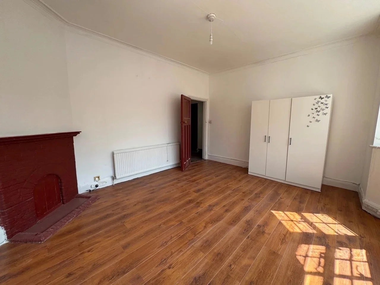 Flat Wyatt Park Road in Greater London
