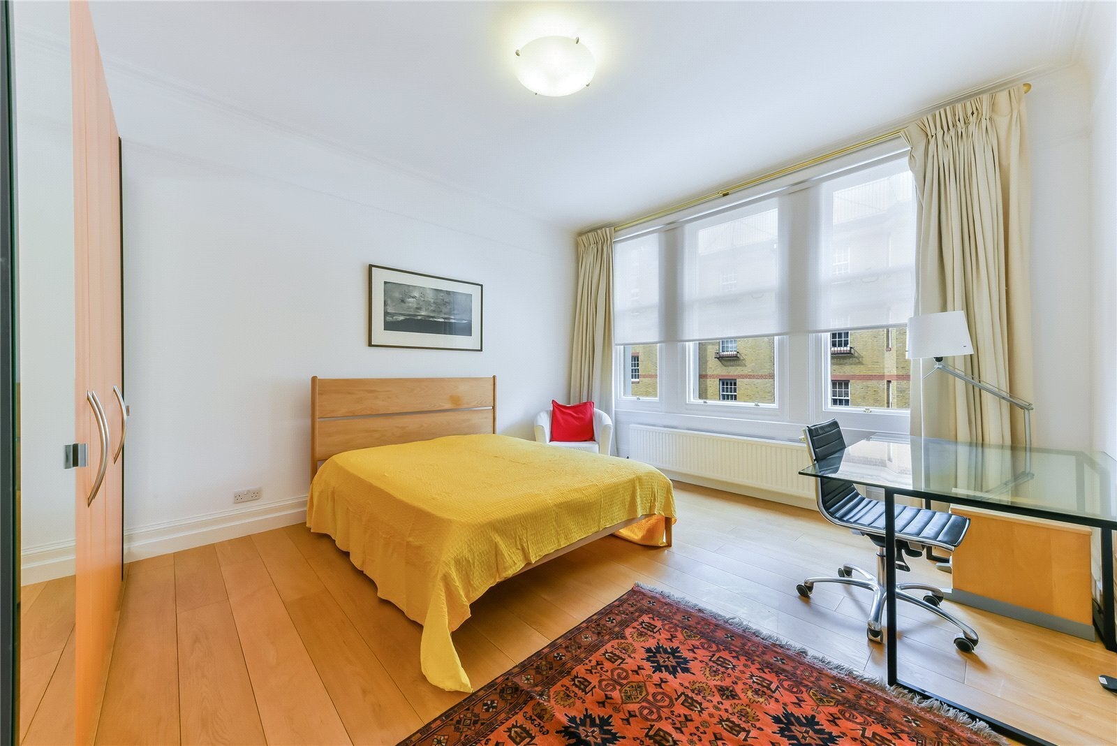 Flat Ridgmount Gardens in Greater London