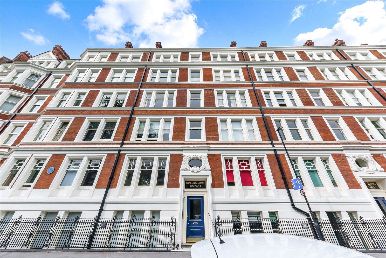 Flat Ridgmount Gardens in Greater London