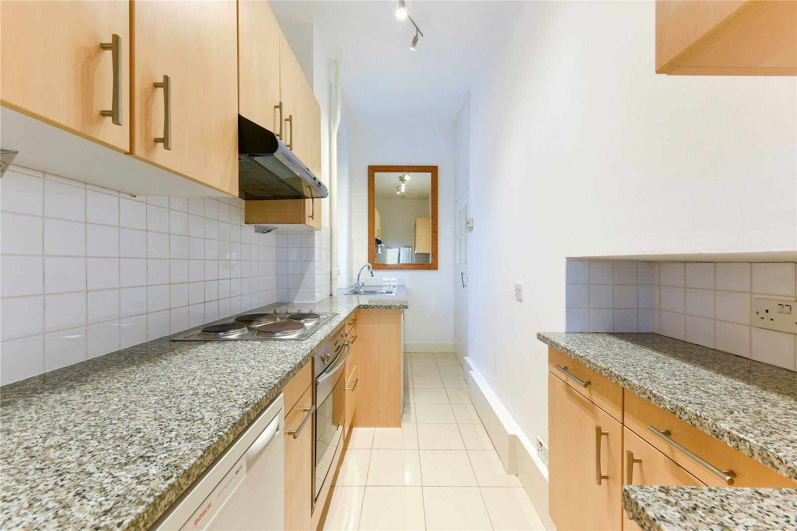 Flat Ridgmount Gardens in Greater London