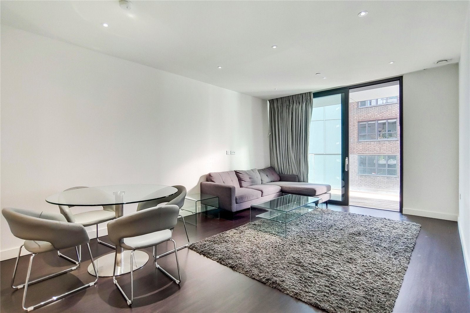 Flat Alie Street in Greater London