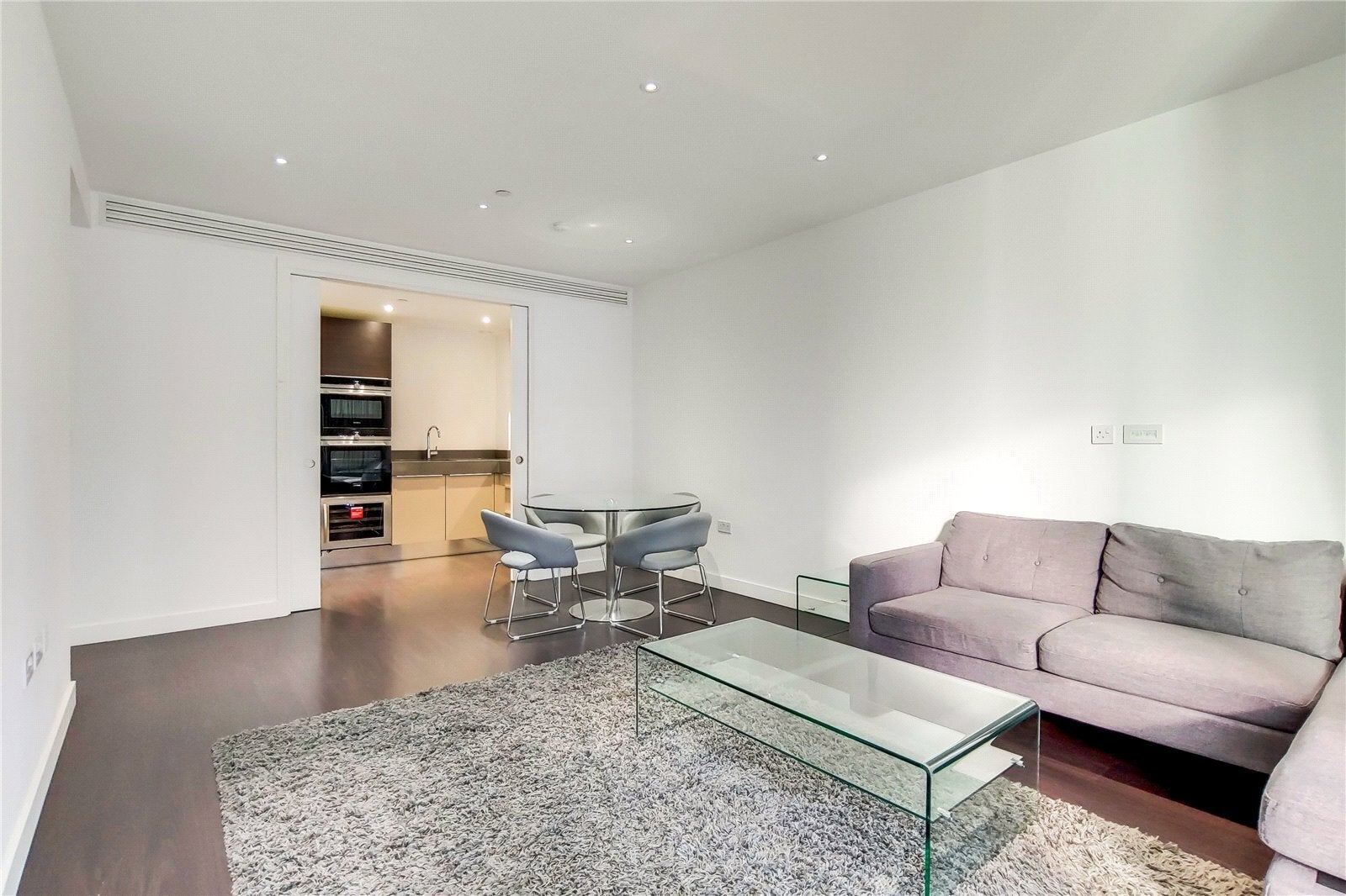 Flat Alie Street in Greater London