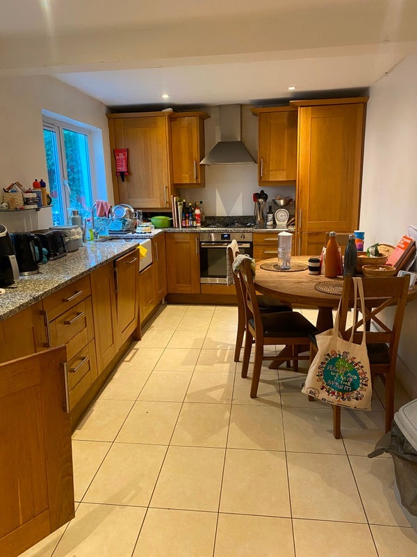 Room Chadwick Road in Greater London