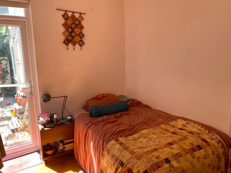 Room Chadwick Road in Greater London
