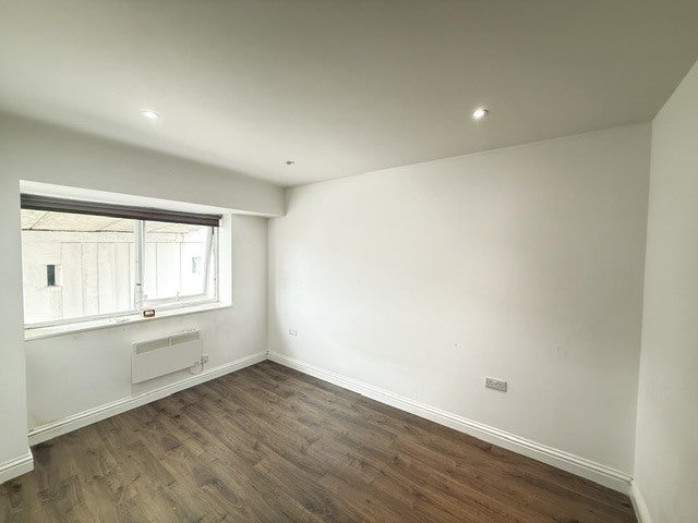 Flat Market Street in Watford