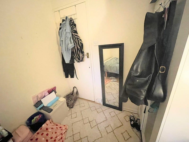 Room Furley Road in Greater London