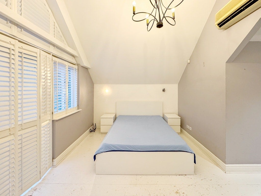 Room Ropemakers Fields in Greater London