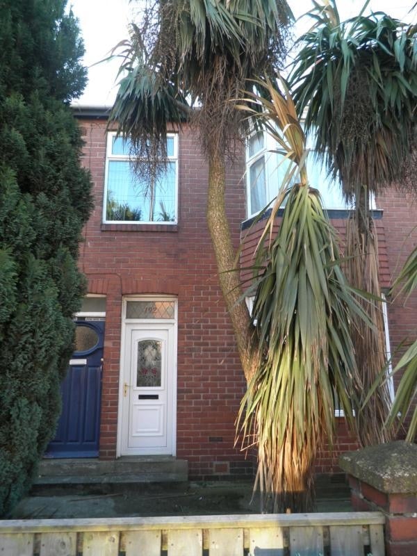 Flat Rothbury Terrace in Newcastle upon Tyne