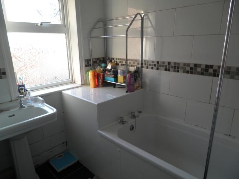 Flat Rothbury Terrace in Newcastle upon Tyne