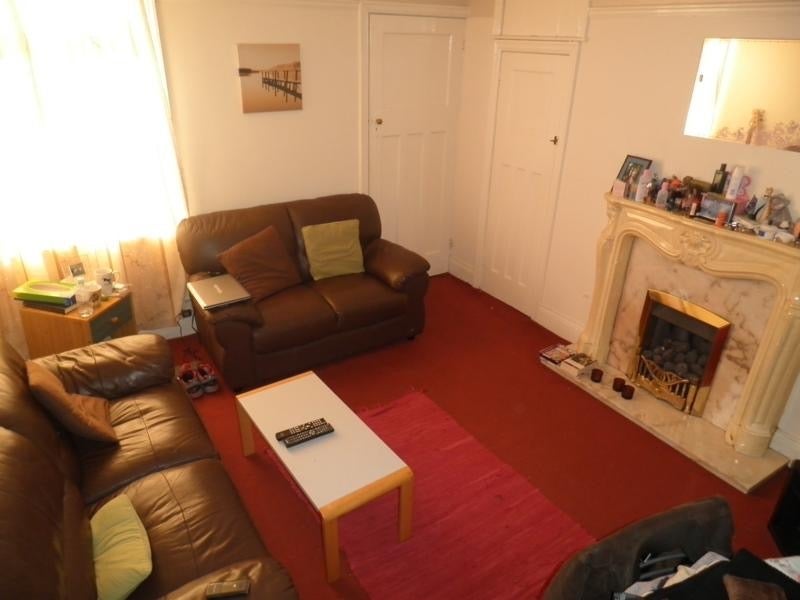 Flat Rothbury Terrace in Newcastle upon Tyne