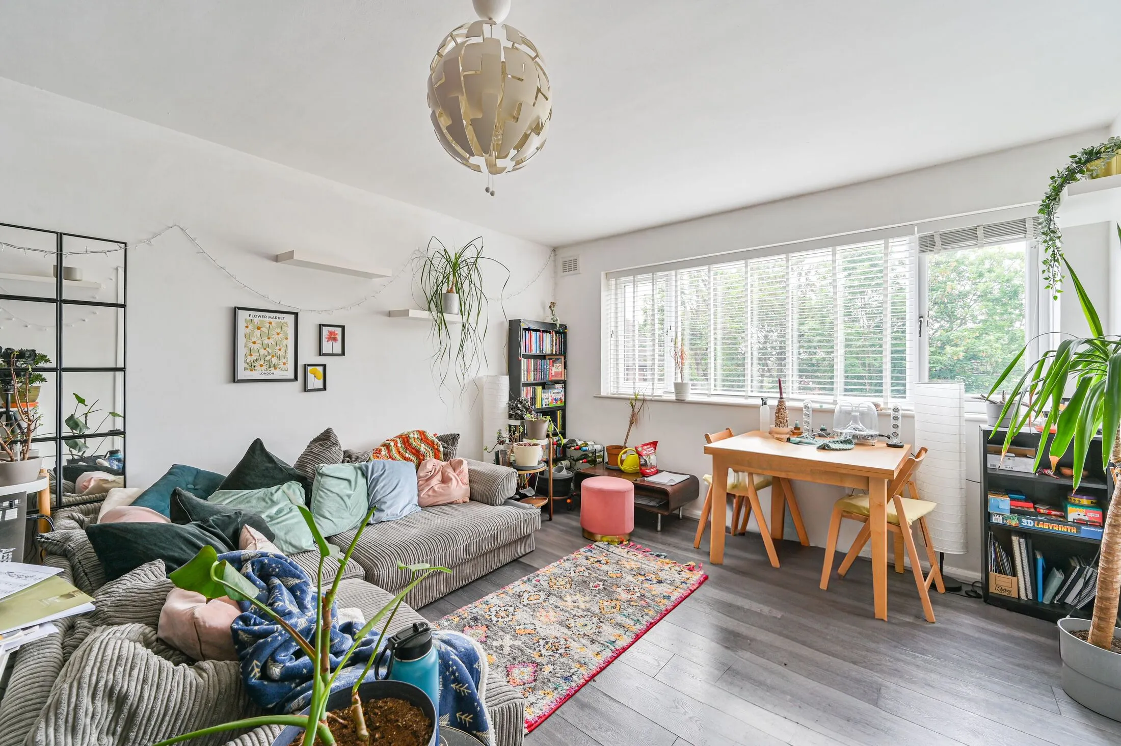 Flat Hervey Road in Greater London