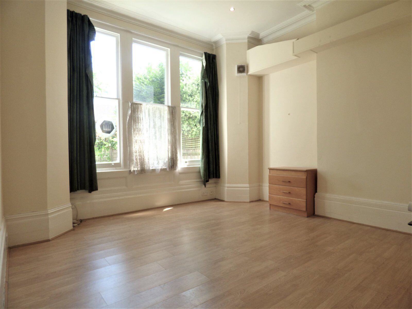 Flat Udney Park Road in Greater London