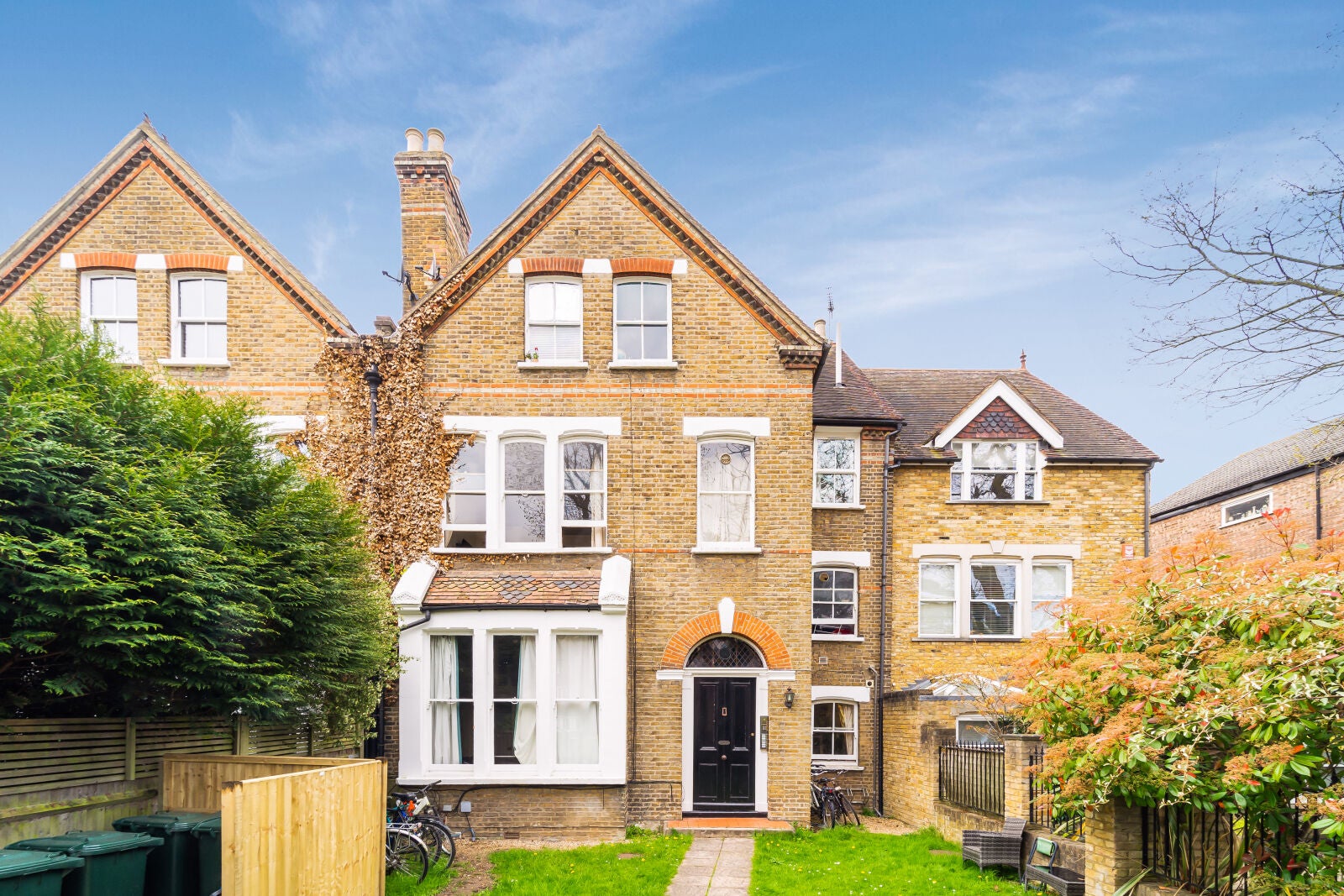 Flat Udney Park Road in Greater London