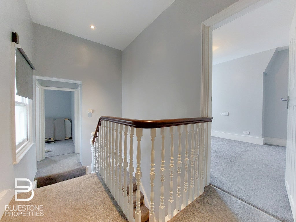 Flat Melbourne Close in Greater London
