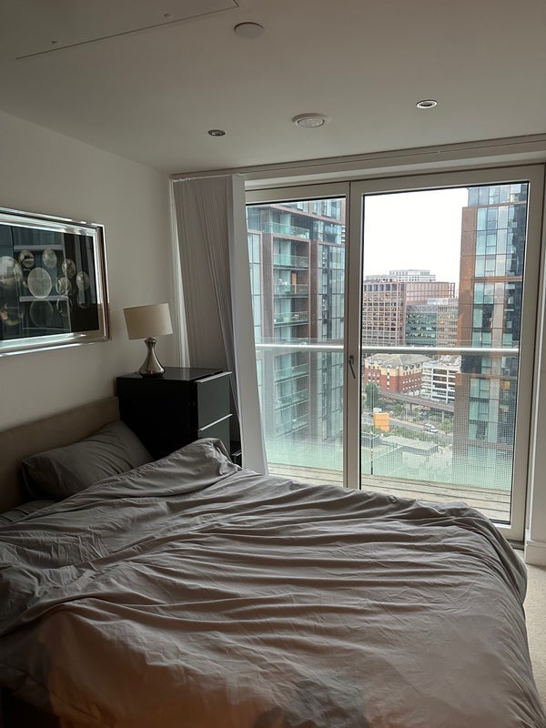 Room Lincoln Plaza in Greater London