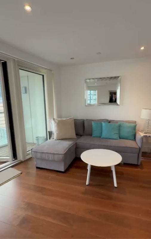 Room Lincoln Plaza in Greater London