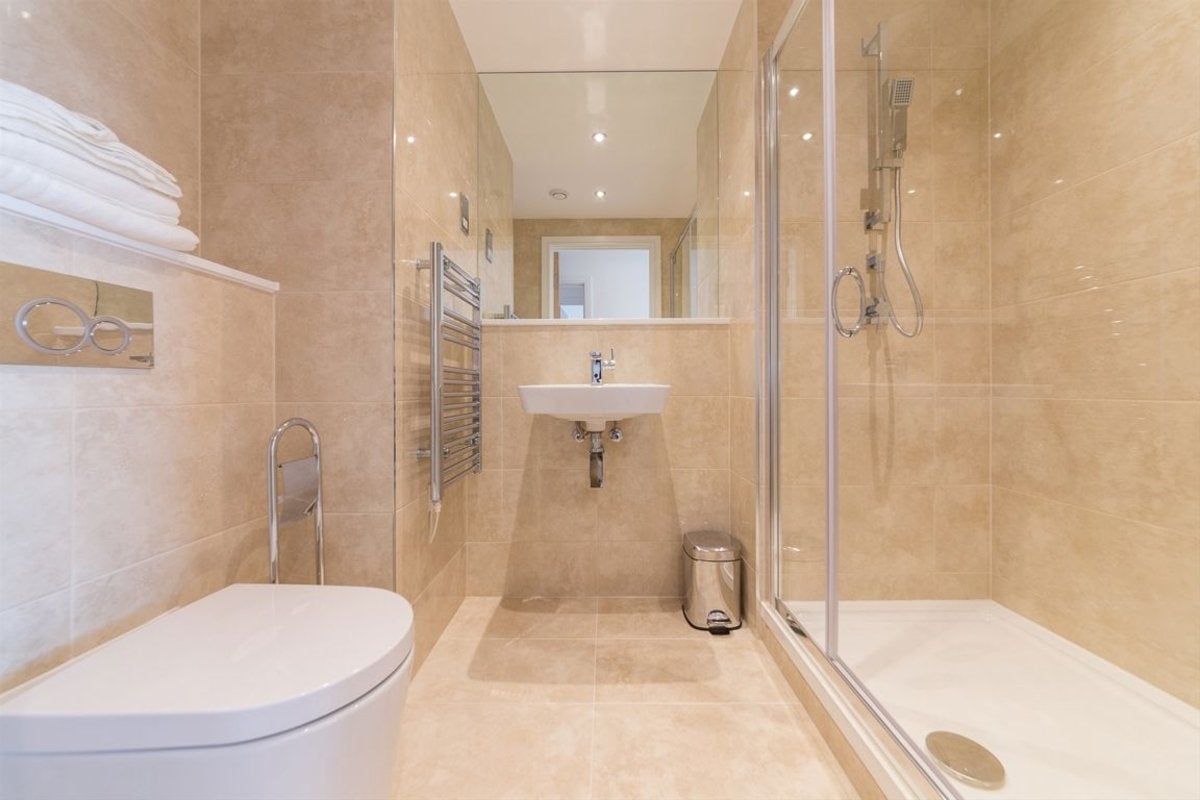 Flat Royal Victoria Place in Greater London
