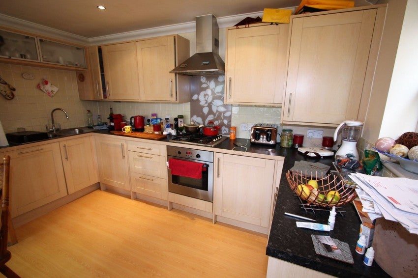 Flat Leacroft in Borough of Spelthorne