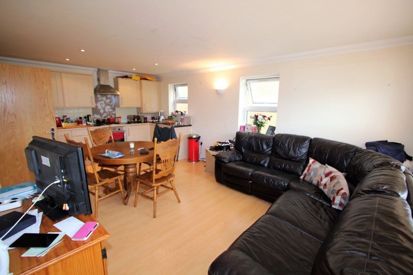 Flat Leacroft in Borough of Spelthorne