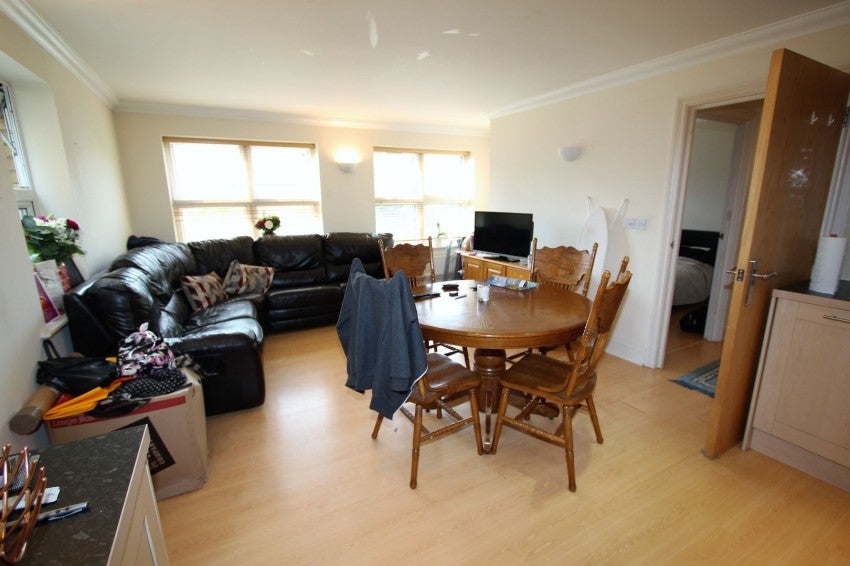 Flat Leacroft in Borough of Spelthorne