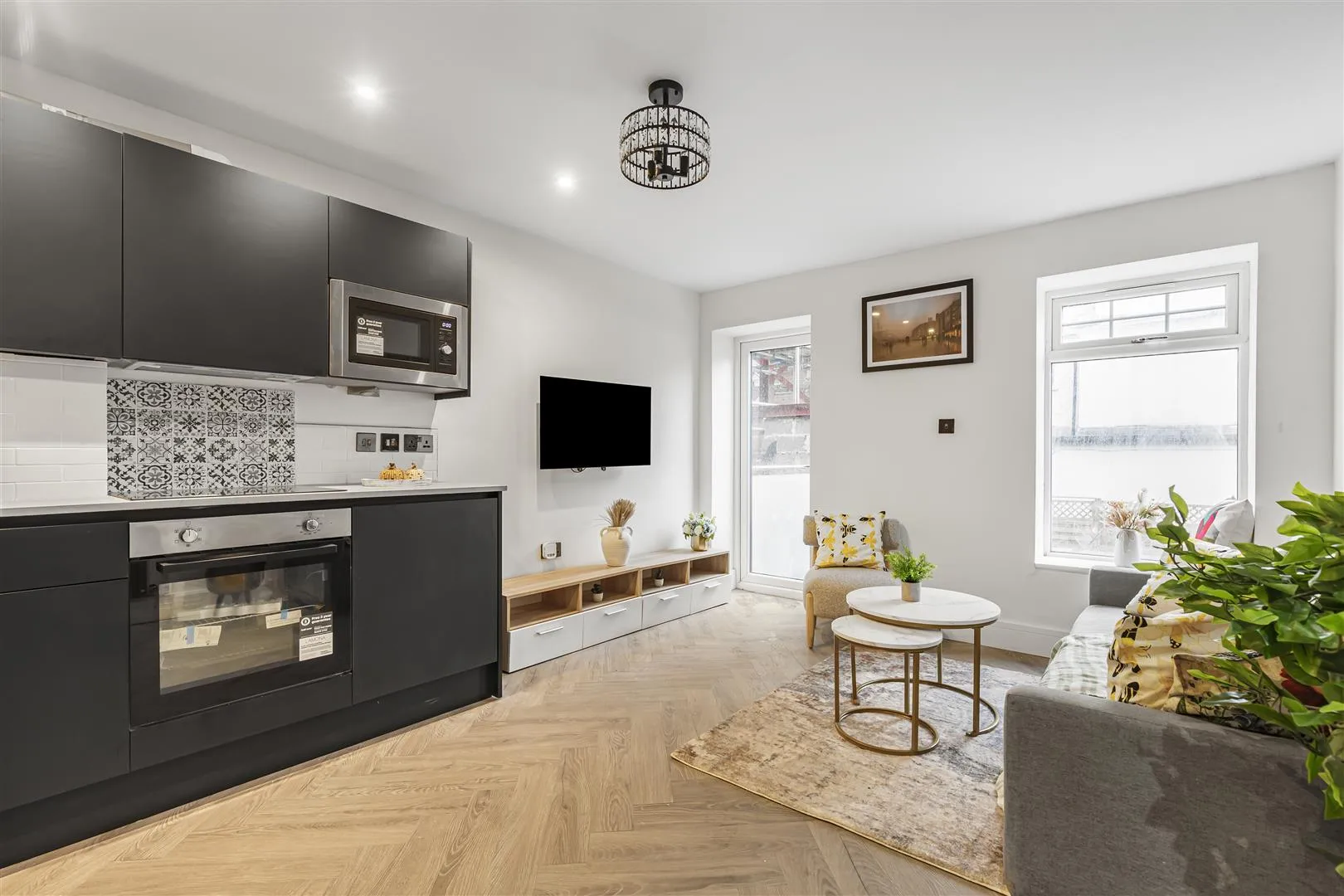 Room Upper Richmond Road West in Greater London