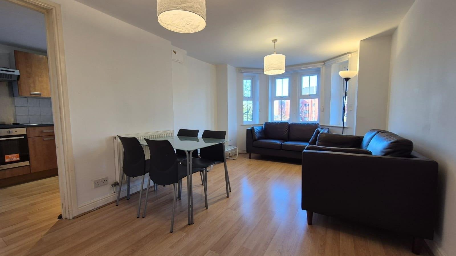 Flat Wilmslow Road in Manchester