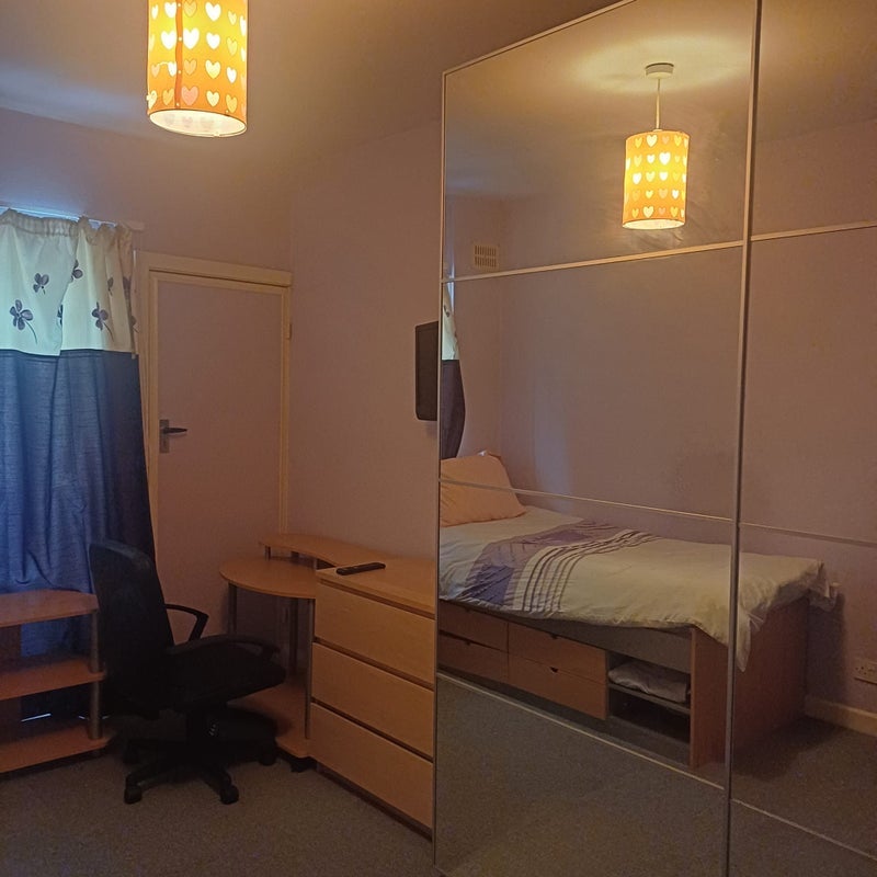 Room Grove Road in Whetstone