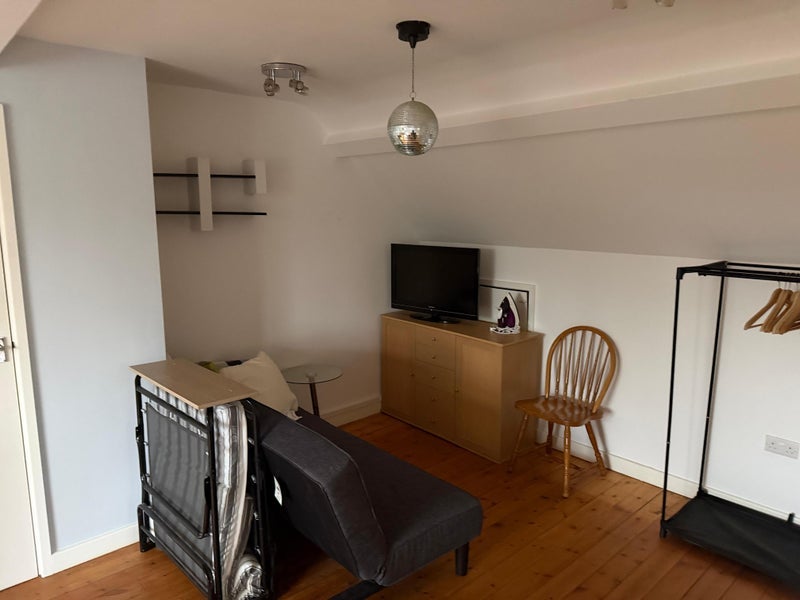 Room Grove Road in Whetstone