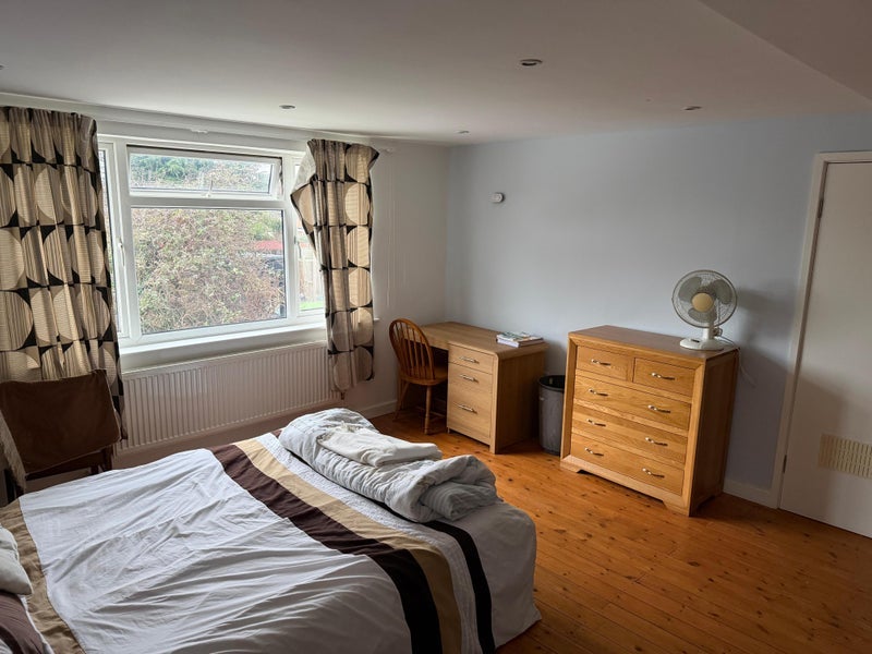 Room Grove Road in Whetstone